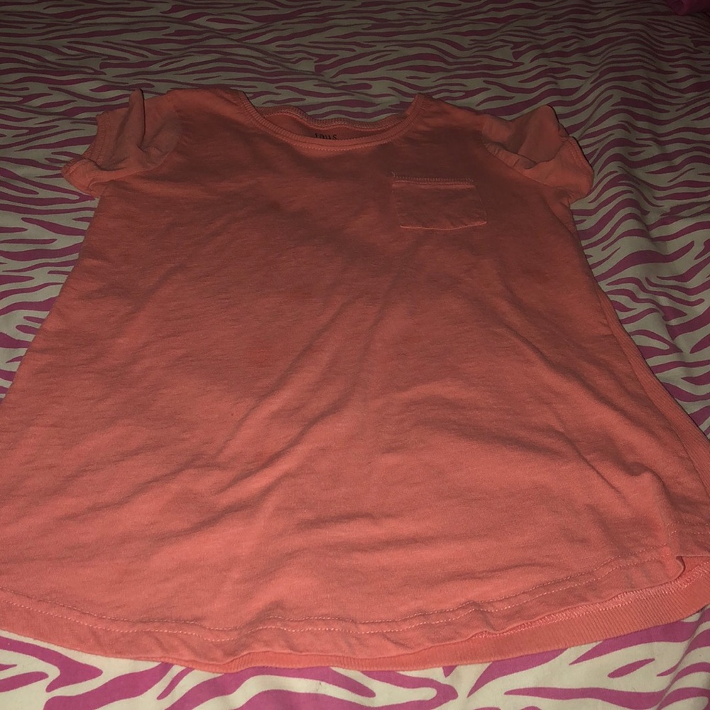 a short sleeve shirt